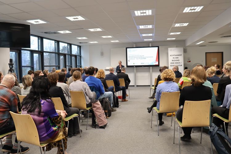 Gefüllte Plätze zur Auftaktveranstaltung. Foto: Viktoriya Machulskaya 