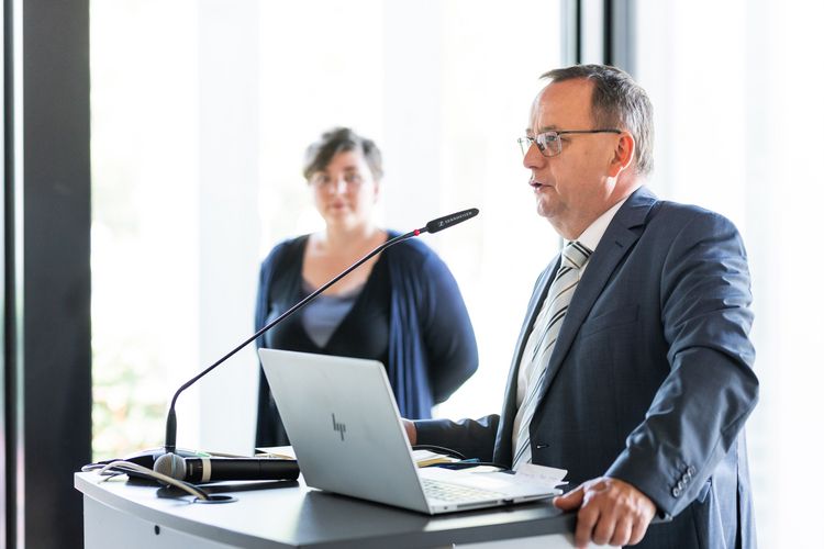 Jörg Heynoldt beim Kick-off für die Teilnehmenden im Projekt, Foto: Christian Hüller