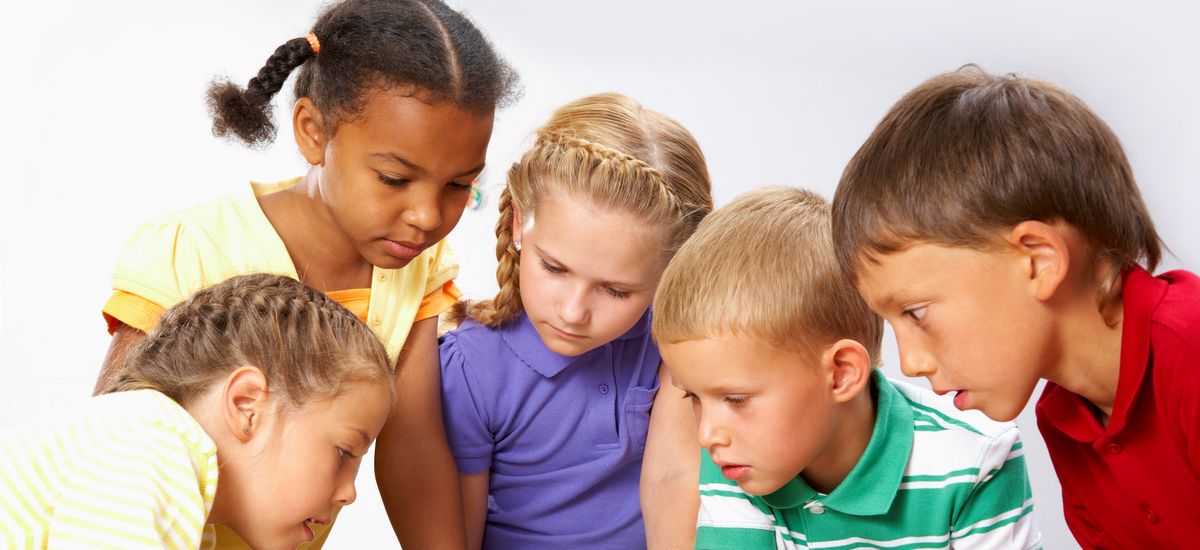 Schülerinnen und Schüler beim gemeinsamen Lernen, Foto: Colourbox.de