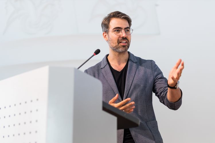 Alexander Biedermann beim Kick-off für die Teilnehmenden im Projekt, Foto: Christian Hüller